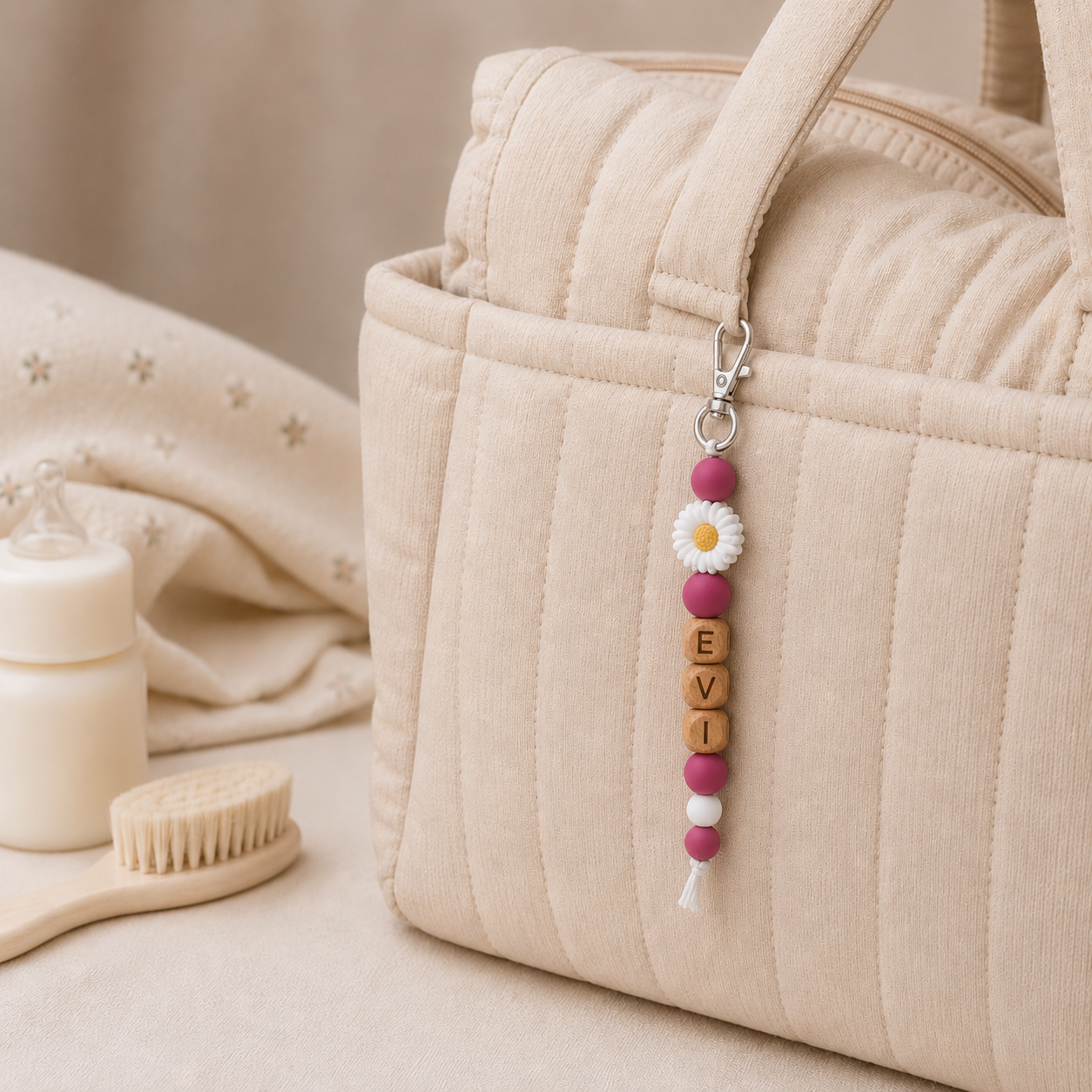 Sleutelhanger naam roze madelief